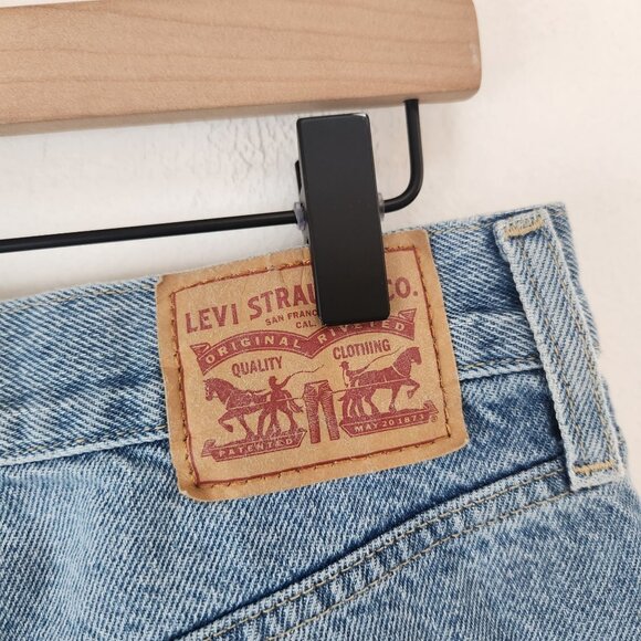 Levi's High Waisted Mom Jeans Light Wash Distressed Women's 29 - Picture 5 of 9